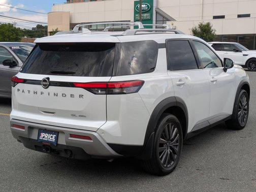 Everest White Pearl Tricoat 2025 Nissan Pathfinder SL 4WD