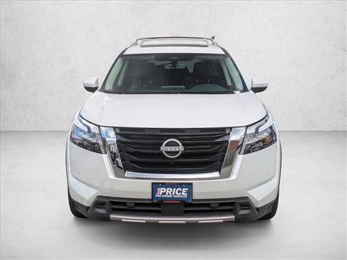 Everest White Pearl Tricoat 2025 Nissan Pathfinder SL 4WD