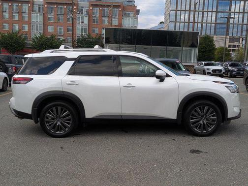 Everest White Pearl Tricoat 2025 Nissan Pathfinder SL 4WD
