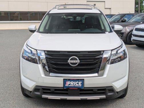 Everest White Pearl Tricoat 2025 Nissan Pathfinder SL 4WD