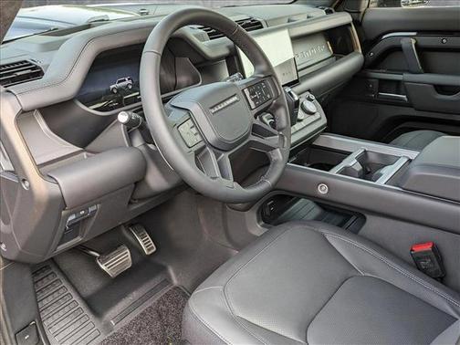 2025 Land Rover Defender 110 V8