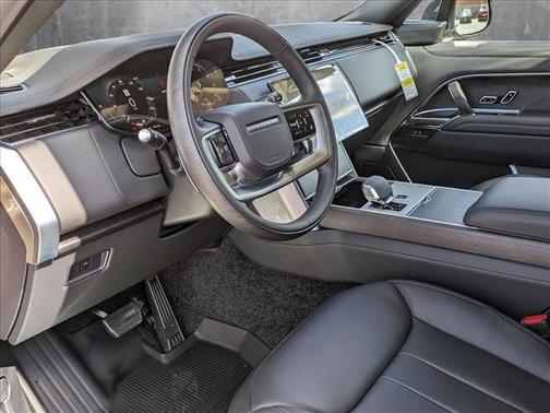 2025 Land Rover Range Rover P530 SE 7 Seat