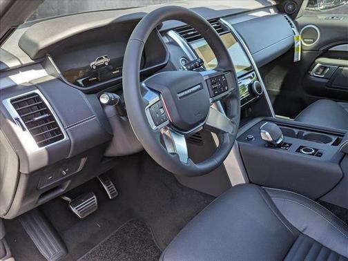 2025 Land Rover Discovery P360 Dynamic SE