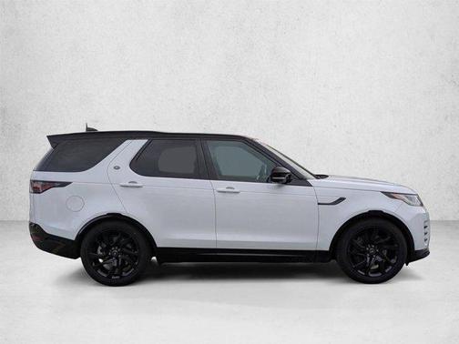 Fuji White 2025 Land Rover Discovery P360 Dynamic SE