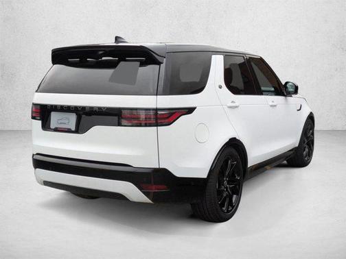Fuji White 2025 Land Rover Discovery P360 Dynamic SE