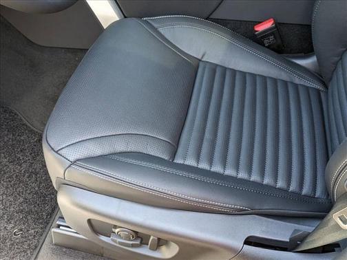 2025 Land Rover Discovery P360 Dynamic SE