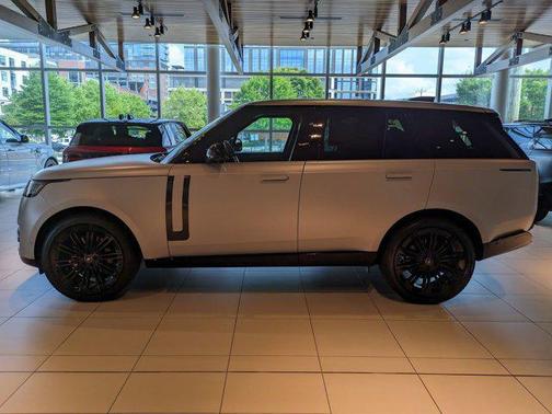 2025 Land Rover Range Rover P530 SE