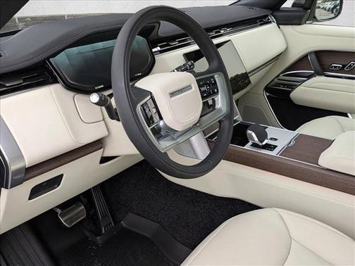 2026 Land Rover Range Rover P530 SE