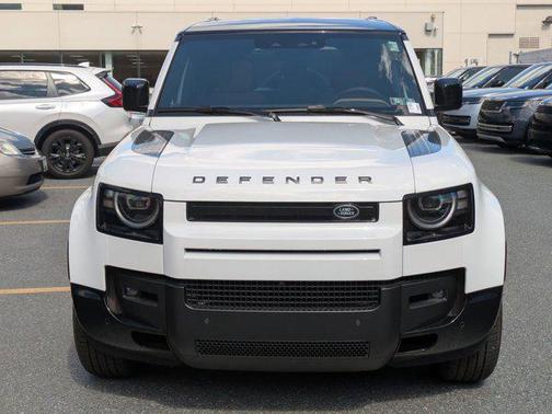 Fuji White 2026 Land Rover Defender X-Dynamic SE