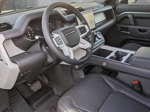 2025 Land Rover Defender X-Dynamic SE
