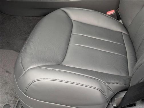 Varesine Blue Metallic 2026 Land Rover Range Rover Sport SE