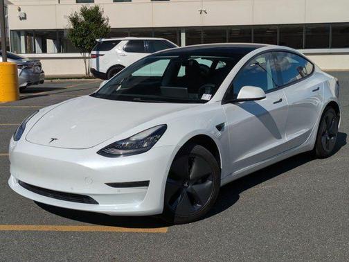 Pearl White Multi-Coat 2019 Tesla Model 3 Mid Range