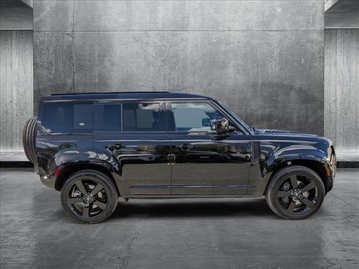 2024 Land Rover Defender 110 P400 X-Dynamic SE