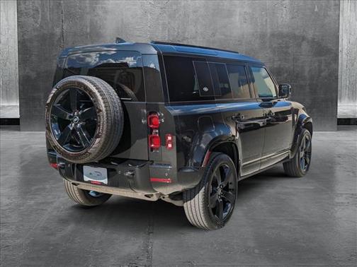 2024 Land Rover Defender 110 P400 X-Dynamic SE