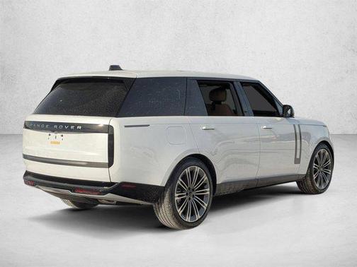 Ostuni Pearl White Premium Metallic 2026 Land Rover Range Rover P400 SE 7 Seat