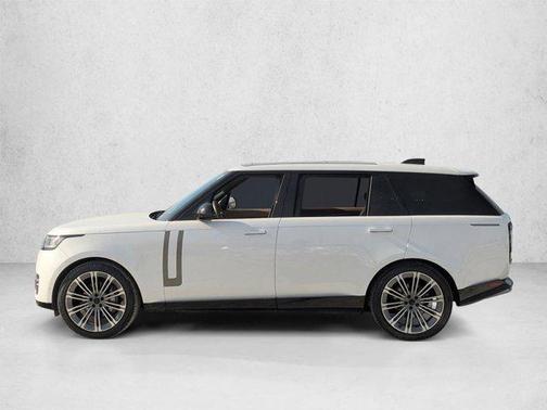 Ostuni Pearl White Premium Metallic 2026 Land Rover Range Rover P400 SE 7 Seat