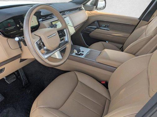 Ostuni Pearl White Premium Metallic 2026 Land Rover Range Rover P400 SE 7 Seat