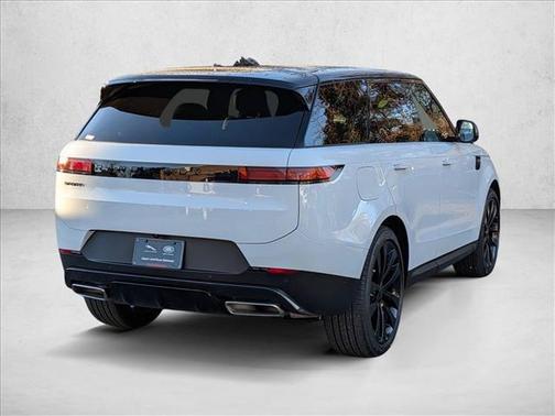 Fuji White 2026 Land Rover Range Rover Sport SE