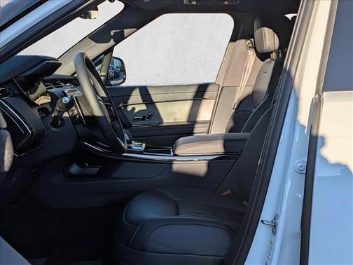 Fuji White 2026 Land Rover Range Rover Sport SE