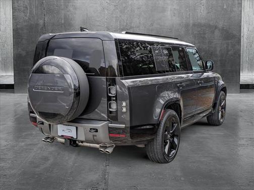 2025 Land Rover Defender V8