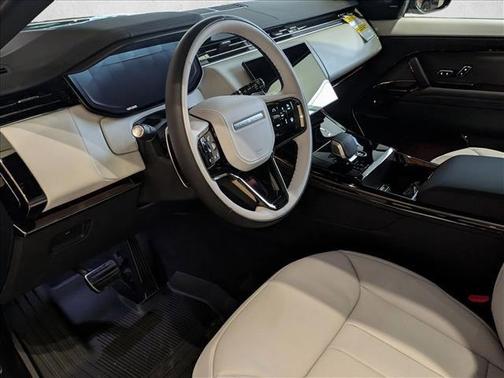 2026 Land Rover Range Rover Sport SE