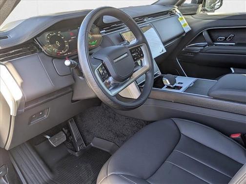 2025 Land Rover Range Rover P550e SE