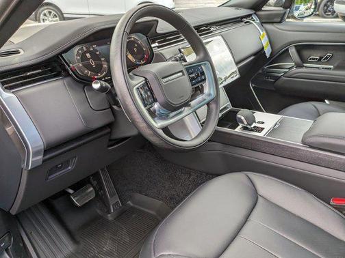 2025 Land Rover Range Rover P400 SE 7 Seat