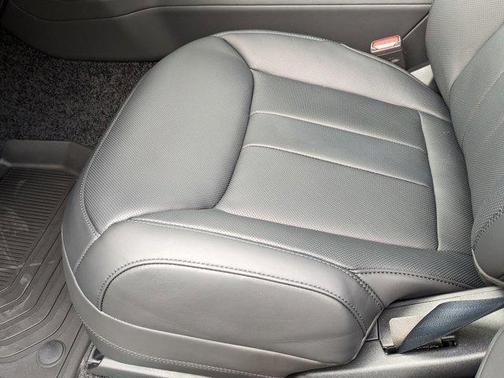 2025 Land Rover Range Rover P400 SE 7 Seat