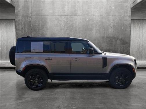 Photo 4 of 16 of 2021 Land Rover Defender 110 X-Dynamic SE