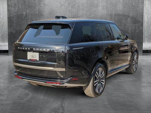 2025 Land Rover Range Rover P530 SE