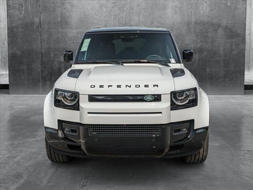 2025 Land Rover Defender 130 P400 X-Dynamic SE