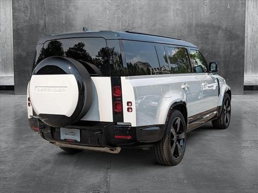 2025 Land Rover Defender 130 P400 X-Dynamic SE