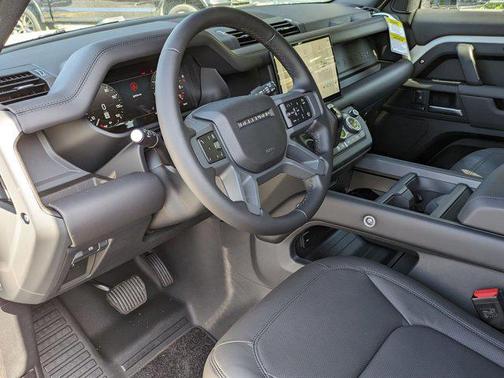 2025 Land Rover Defender 130 P400 X-Dynamic SE