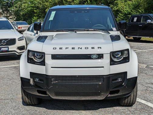 2025 Land Rover Defender 130 P400 X-Dynamic SE