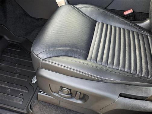 2024 Land Rover Discovery P360 Dynamic SE