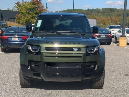 Woolstone Green Metallic 2026 Land Rover Defender P400 X-Dynamic SE