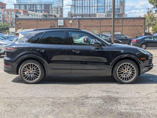 2023 Porsche Cayenne Platinum Edition