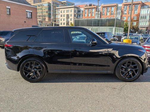 2025 Land Rover Range Rover Sport SE