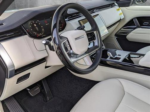 2025 Land Rover Range Rover P530 SE 7 Seat