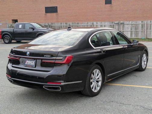 Black Sapphire Metallic 2021 BMW 740 xDrive