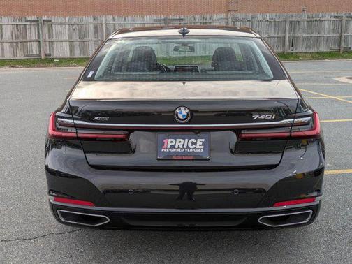 Black Sapphire Metallic 2021 BMW 740 xDrive