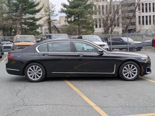 Black Sapphire Metallic 2021 BMW 740 xDrive