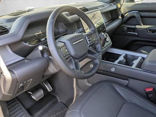 Santorini Black Metallic 2026 Land Rover Defender V8