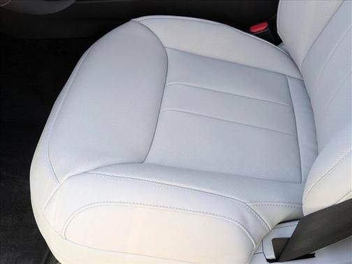Fuji White 2026 Land Rover Range Rover Sport SE