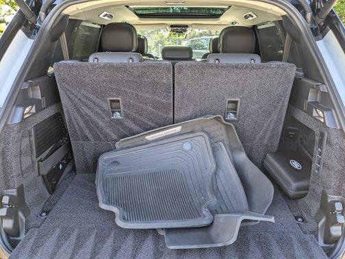 Fuji White 2025 Land Rover Range Rover P400 SE 7 Seat
