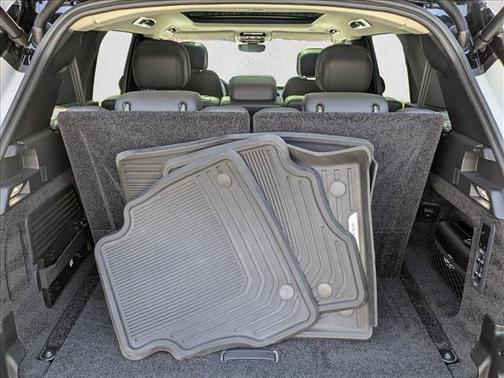 Fuji White 2025 Land Rover Range Rover P400 SE 7 Seat