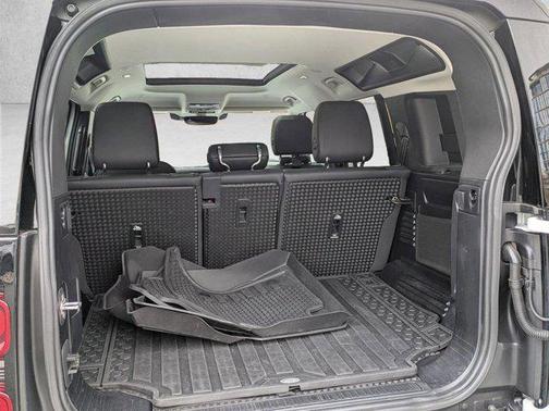 Fuji White 2024 Land Rover Defender 110 P300
