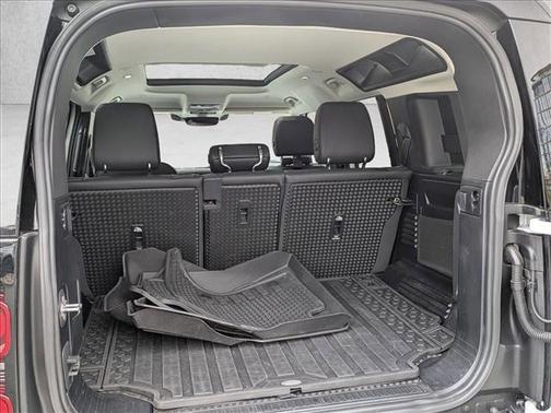 Fuji White 2024 Land Rover Defender 110 P300