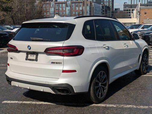 2022 BMW X5 M50i