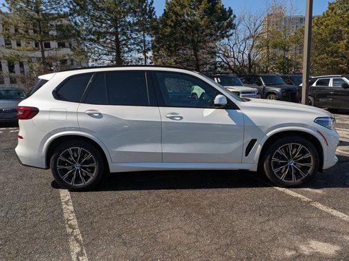 2022 BMW X5 M50i